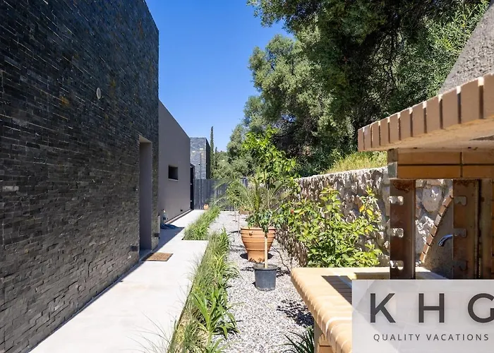 Peristeri In Lourdata Village! Villa