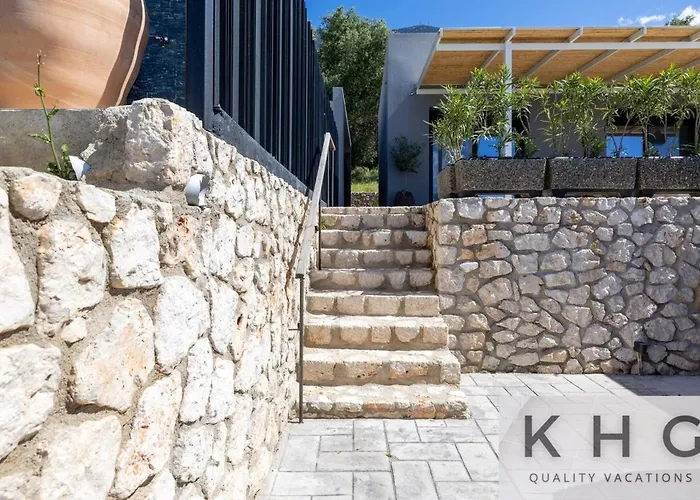 Peristeri In Lourdata Village! Lourdata (Kefalonia)