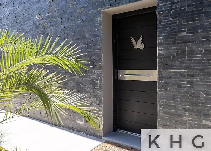 Peristeri In Lourdata Village! Villa